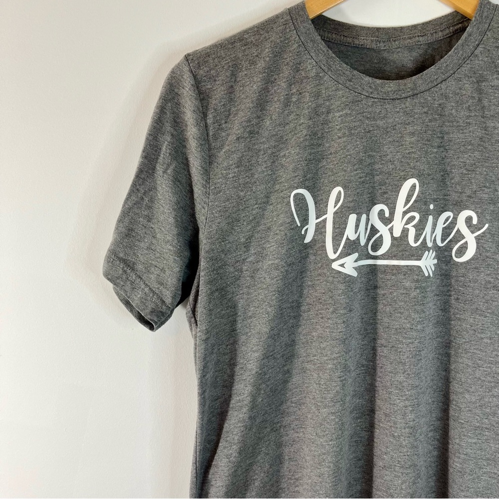 Women’s Bella Canvas Unisex Teacher Huskies Graphic T-shirt Size M